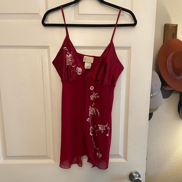 VINTAGE California Dynasty Embroidered Slip Size Small - Picture 1 of 7